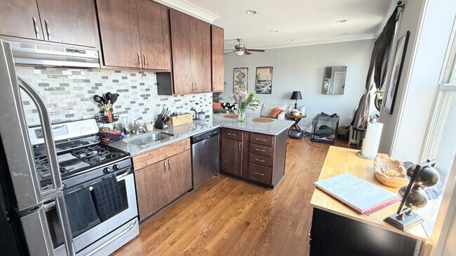 Foto del edificio - 3153 W Augusta Blvd