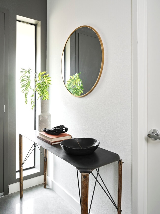 Building Photo - Hive Culver