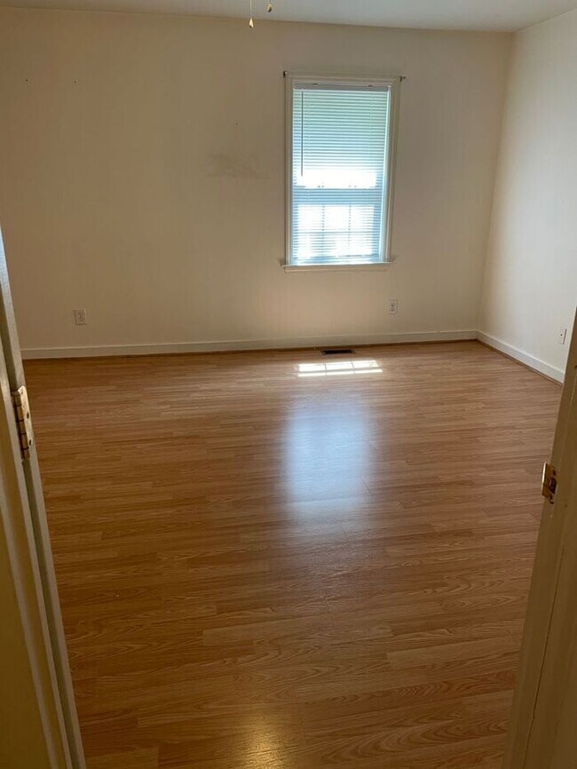 Foto del edificio - Pilot Grove Apartments, 3br 2ba $975.00