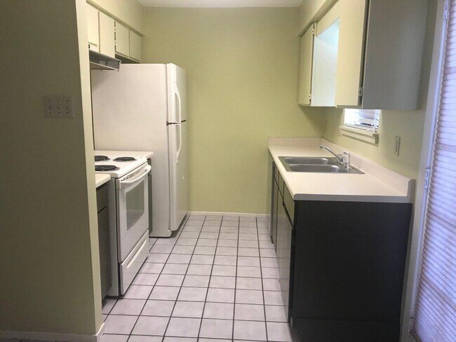 Foto del edificio - 8400 Jamestown Dr