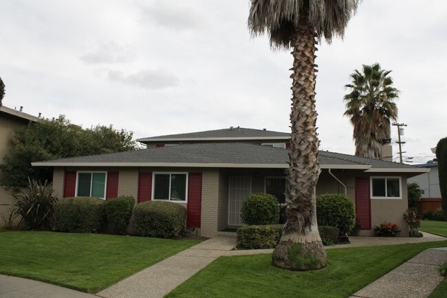 Building Photo - 1136 Starbird Cir