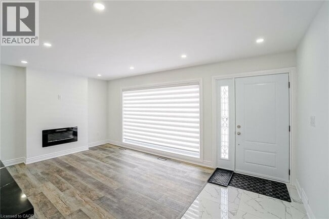 Building Photo - 8 Marlborough Rd