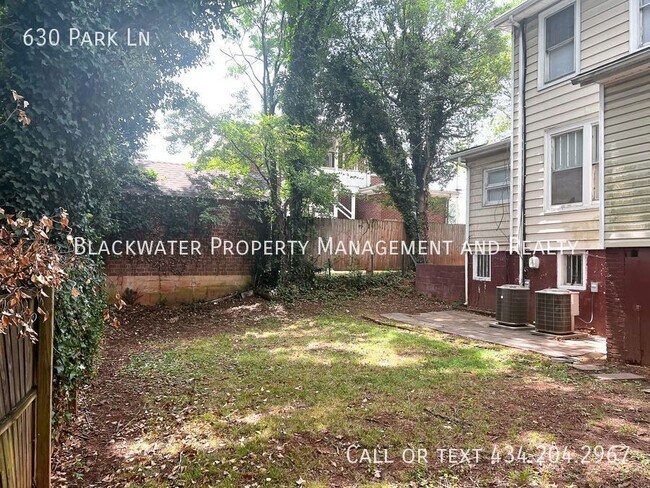 Foto del edificio - 630 Park Ln