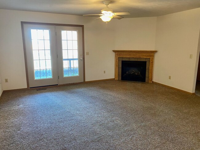 Building Photo - LEASING