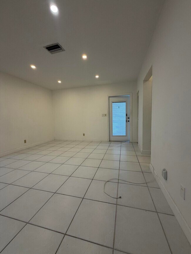 Foto del edificio - 1300 N 17th Ave