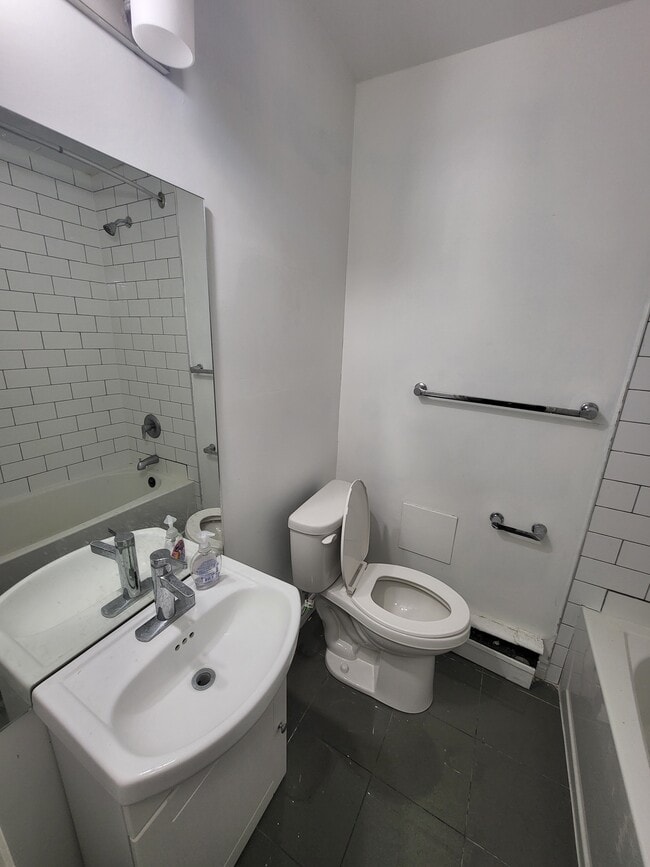 Photo du bâtiment - 21 Stirling Ave S