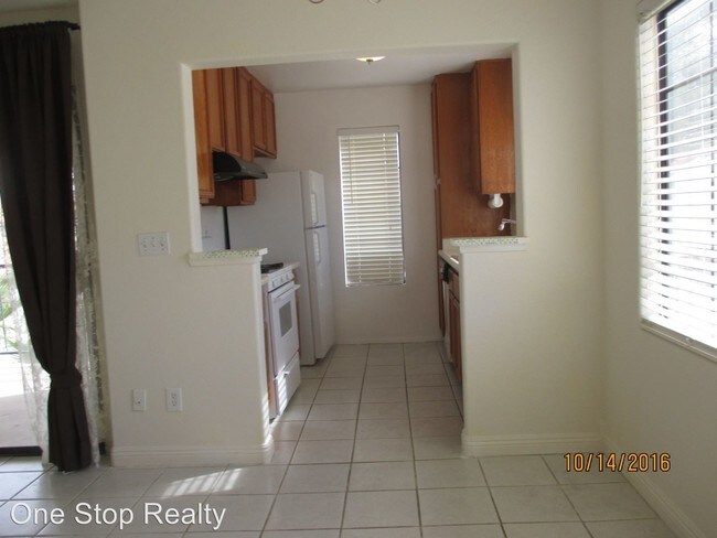 Building Photo - 2 br, 2 bath House - 4837 Nara Vista #202