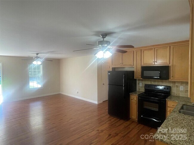 Foto del edificio - 3793 Lee Moore Rd