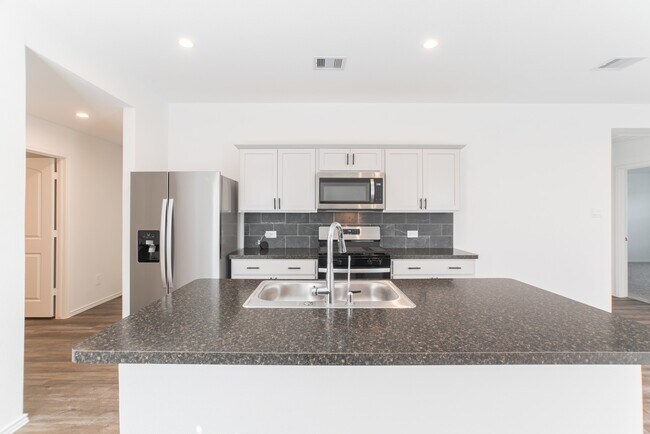 Foto del edificio - 24314 Pebble Cres Ln