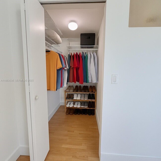 Foto del edificio - 350 NE 24th St