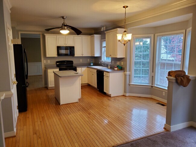 Kitchen - 5989 Green Haven Dr