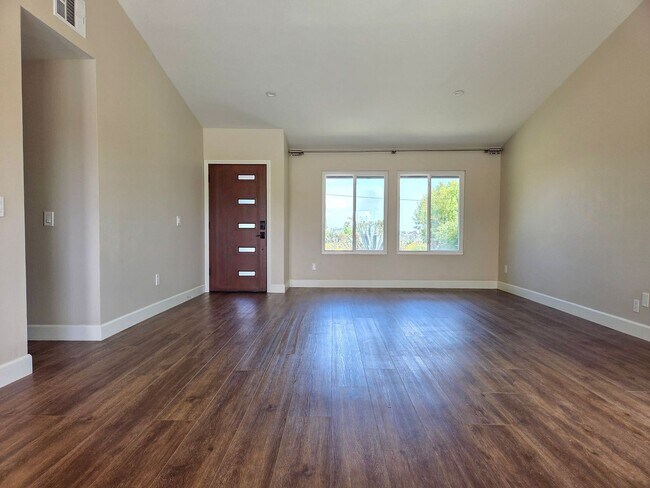 Building Photo - Stunning Coastal Retreat in Oceanside with...