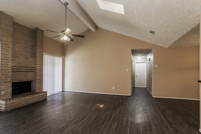Foto del edificio - 3425 Benfield Dr