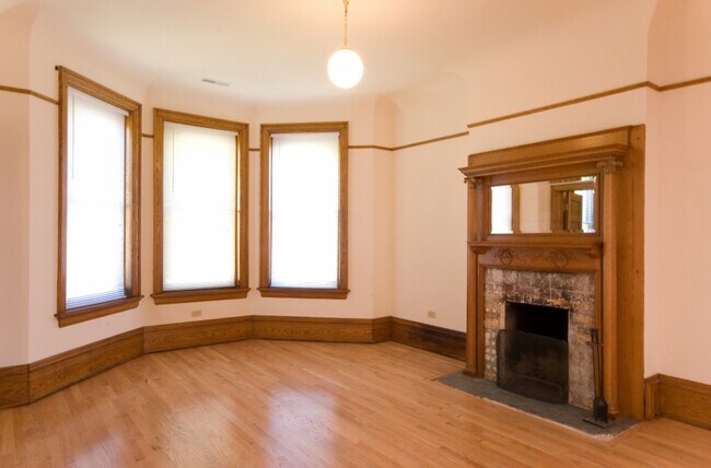Foto del edificio - 2214 N Kenmore Ave