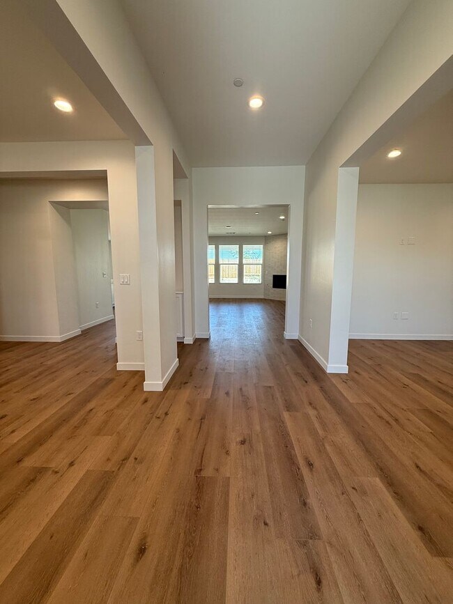 Building Photo - 16806 Mairs Dr