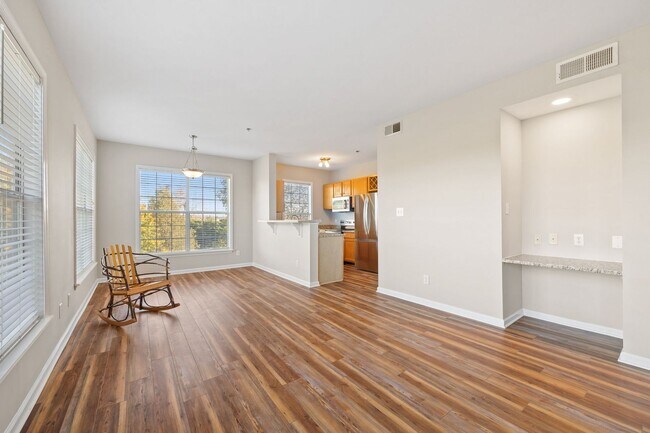 Foto del edificio - 270 Riverbend Dr