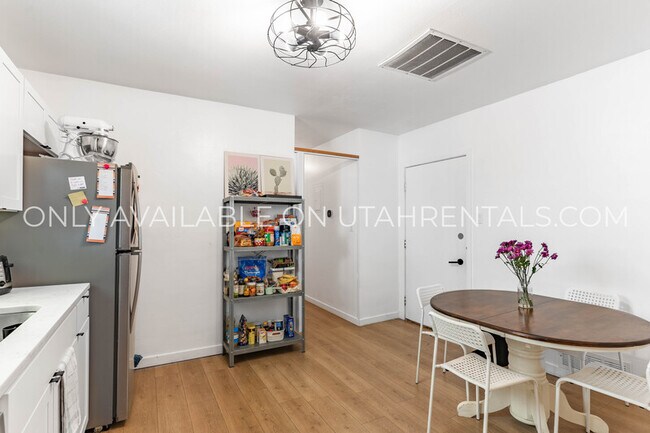 Building Photo - 547 E 200 N