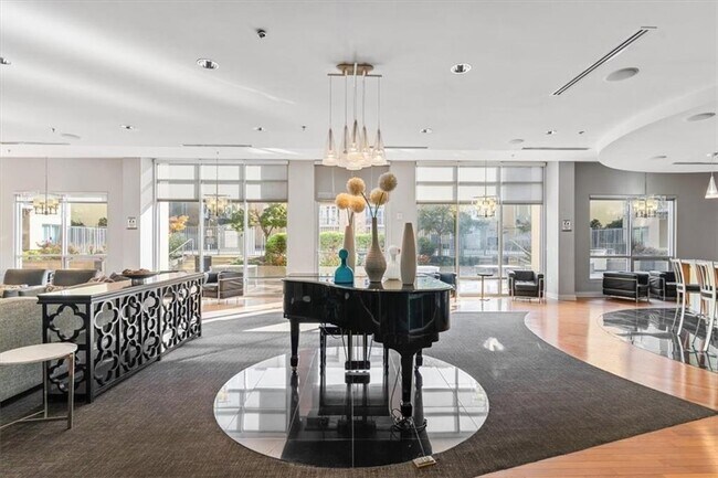 Foto del edificio - 711 Cosmopolitan Dr NE