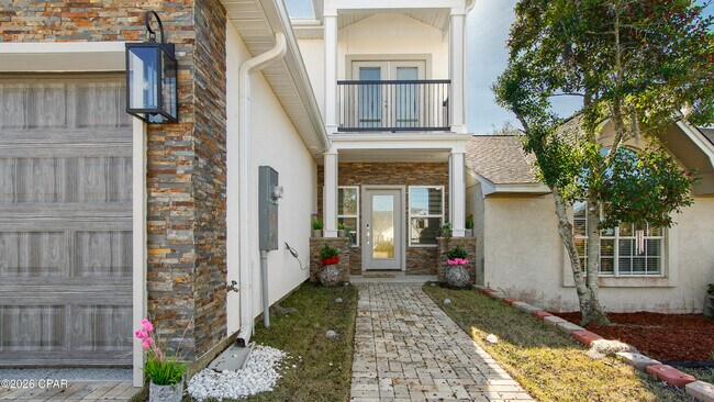 Building Photo - 1719 Country Club Dr