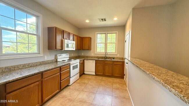 Building Photo - 1632 E Canyon Creek Dr