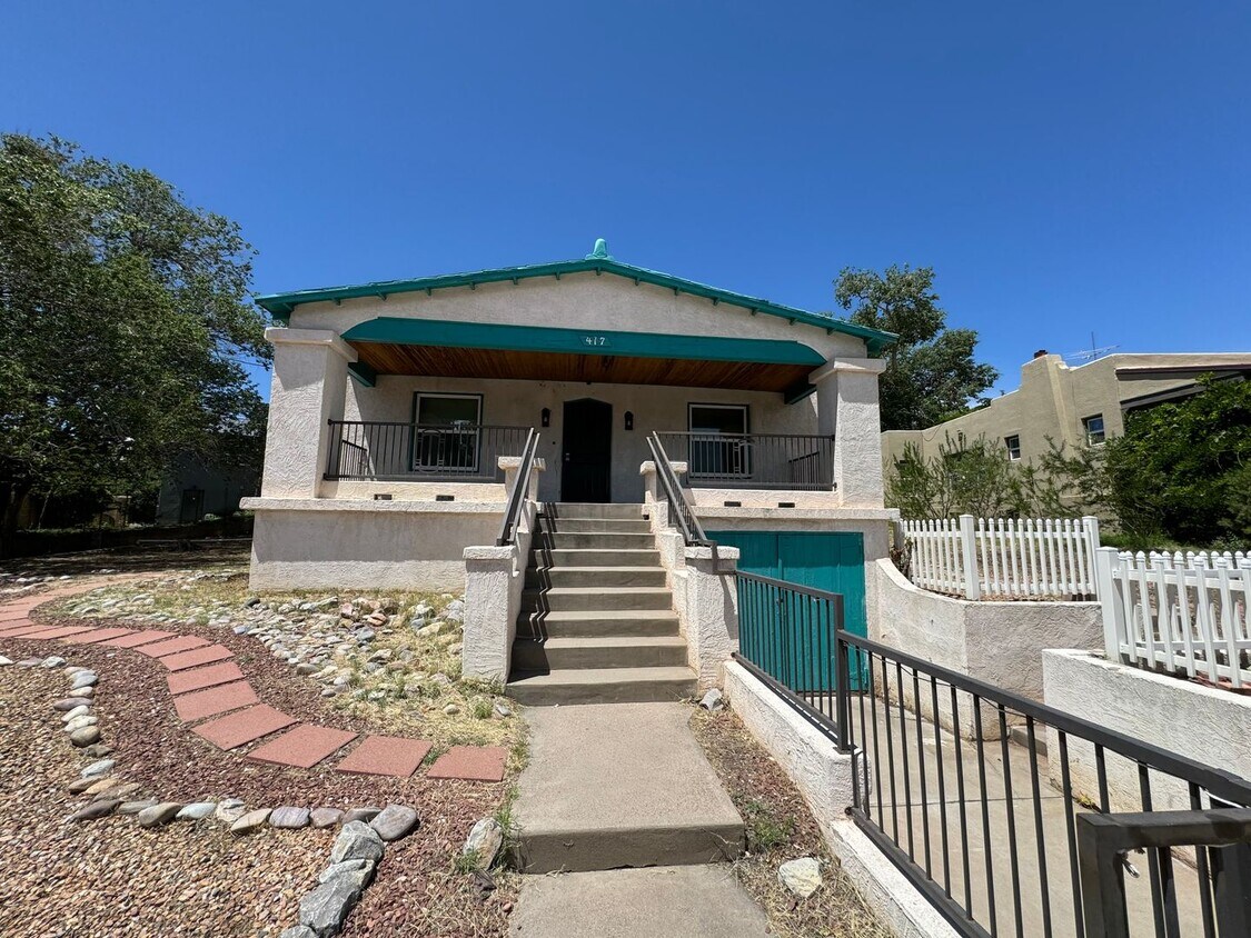 Primary Photo - 4 Br, 2 Ba with kitchen appliances and bas...