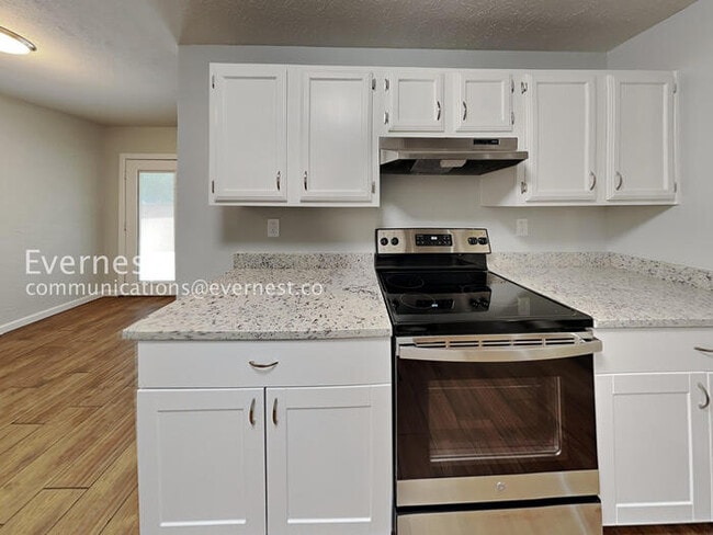 Foto del edificio - 2117 Newbury Dr