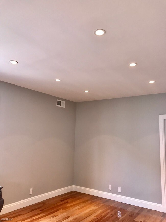 Foto del edificio - 7945 69th Rd