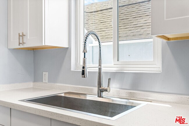 Foto del edificio - 2804 Workman St