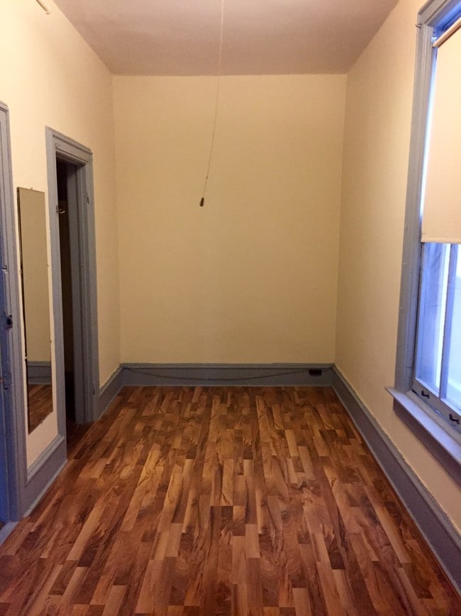 Dormitorio principal - 823 W Webster Ave