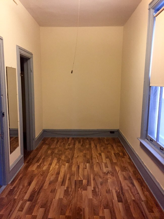 Foto del edificio - 823 W Webster Ave