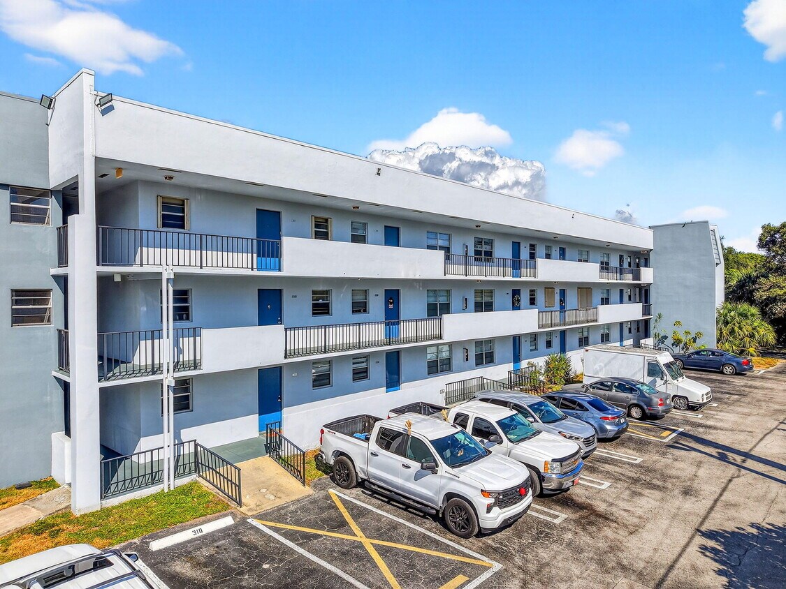 Foto principal - 1630 Embassy Dr