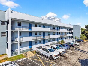 Building Photo - 1630 Embassy Dr