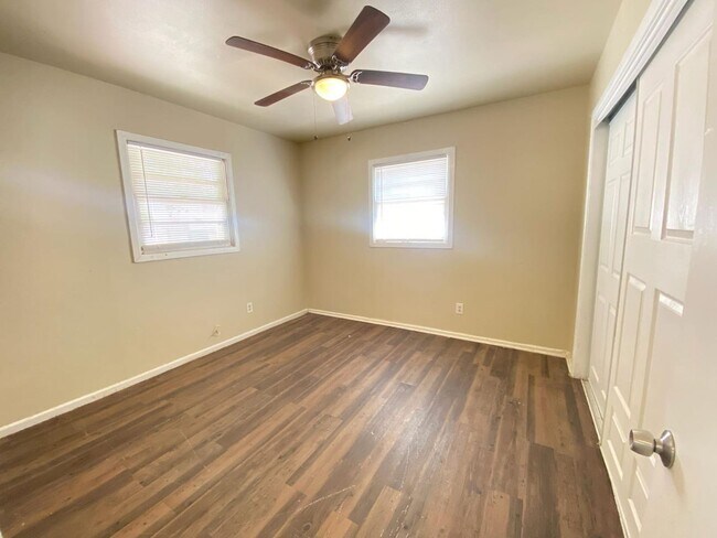 Foto del edificio - 1708 E Dartmouth St