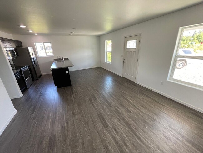 Building Photo - 4733-4739 W Adirondack Circle