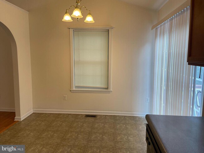 Building Photo - 737 Glen Cove Dr
