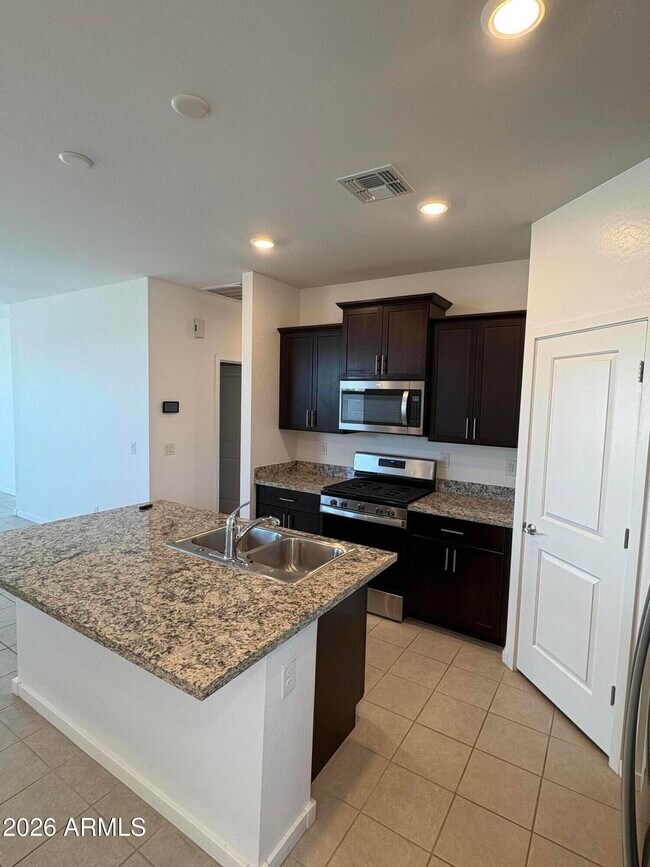 Building Photo - 3570 E Appaloosa Dr