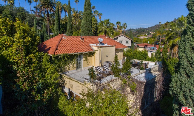 Foto del edificio - 2022 Whitley Ave