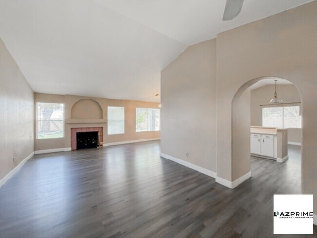 Building Photo - Gorgeous 5/3 Glendale Retreat with 3-Car Garage!