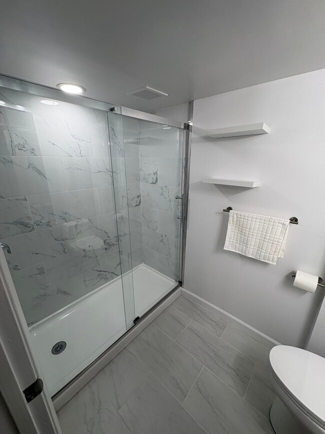 Building Photo - 8508 Laurel Oak Dr