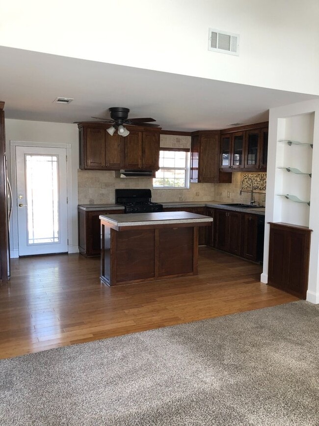 Building Photo - 3 Bedroom/2Bath Home Located In The Heart ...
