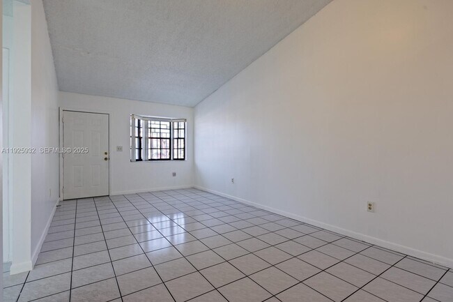 Foto del edificio - 9098 NW 114th St