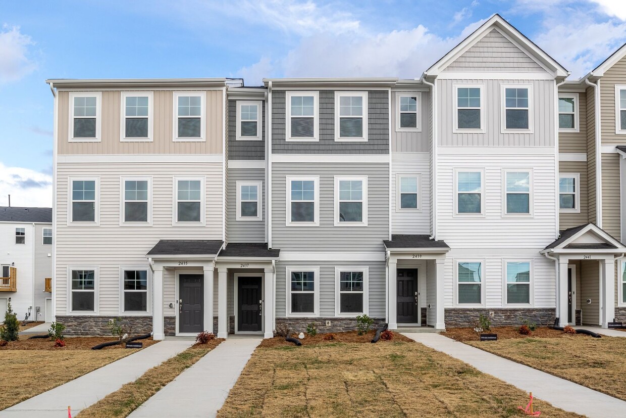 Foto principal - New Construction Townhome in SE Raleigh