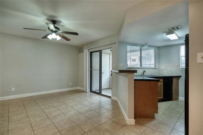 Foto del edificio - 2500 Burleson Rd