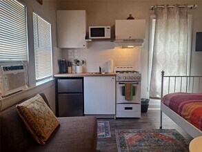 Building Photo - 1906 San Gabriel St