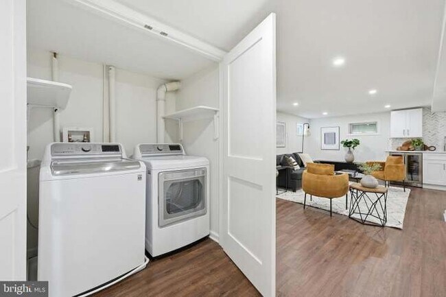 Foto del edificio - 1215 Hamilton St NW