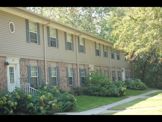 Lakeside at Walnut Hills Apartments Plainfield, IN