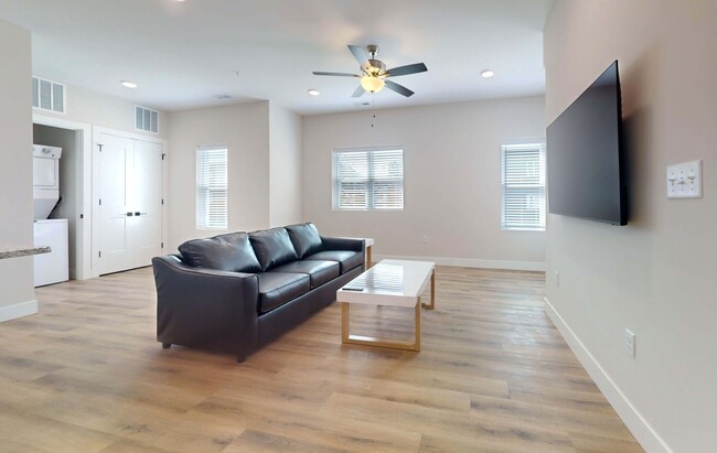 Interior Photo - 305 W Washington