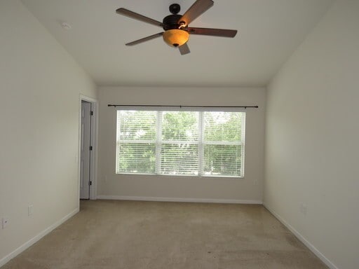 Building Photo - Spacious 3/2.5/1 Townhouse, Lawn Service, Garbage and Water Included