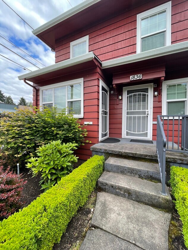 Front Porch - 1836 NE Grand Ave