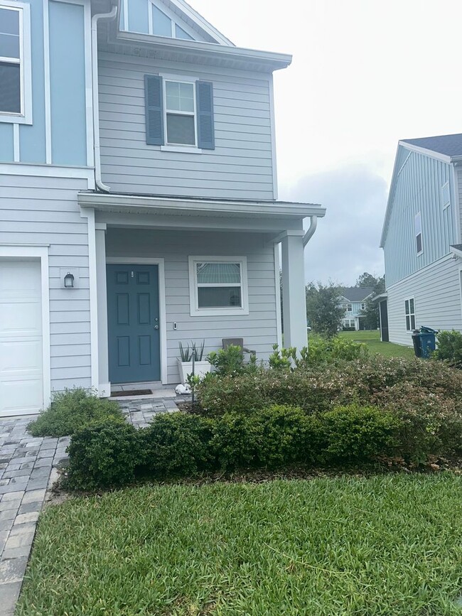 Building Photo - Beach Walk Townhouse